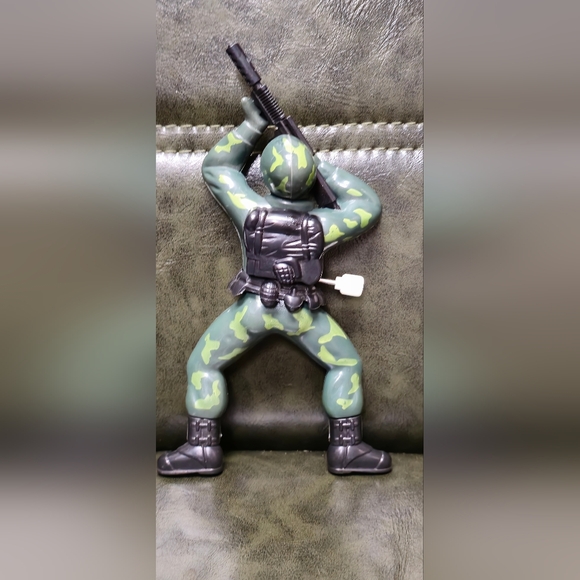 SCHYLLING ,NORTH ANDOVER MA. WIND UP MOVABLE, CRAWLING ARMY MAN WITH GRENADE. - Picture 8 of 8
